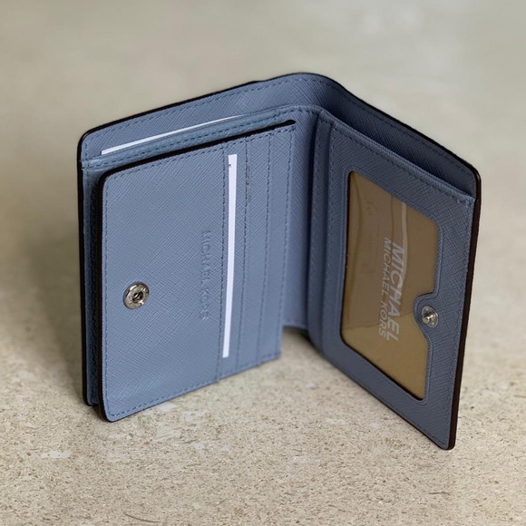 🔥SALE🔥NWT Michael Kors wallet - Picture 4 of 6